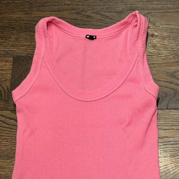 Monrow Scoop Neck Pink Ribbed Dress - Picture 4 of 8